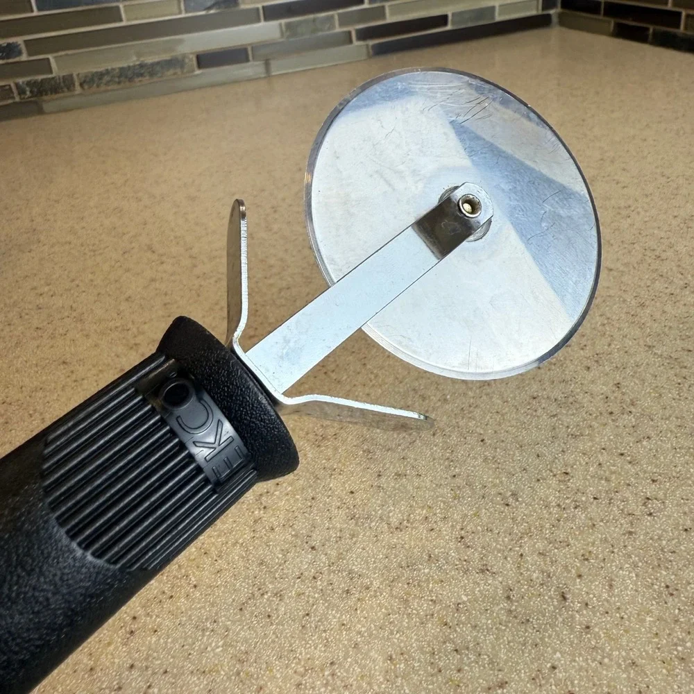 EKCO Pizza Cutter Stainless Steel Wheel Black‎ Textured Handle with Finger Guard